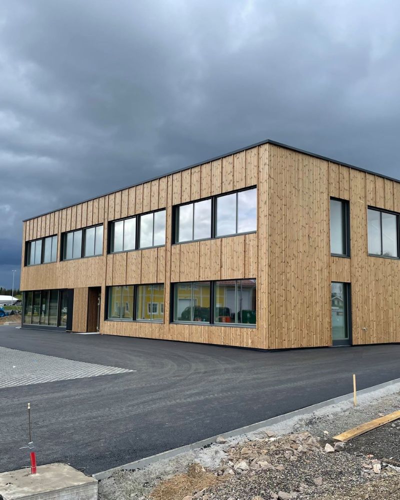 Bildet viser kombinasjonsbygg lager og kontor, satt opp av FBSnor på Nannestad.