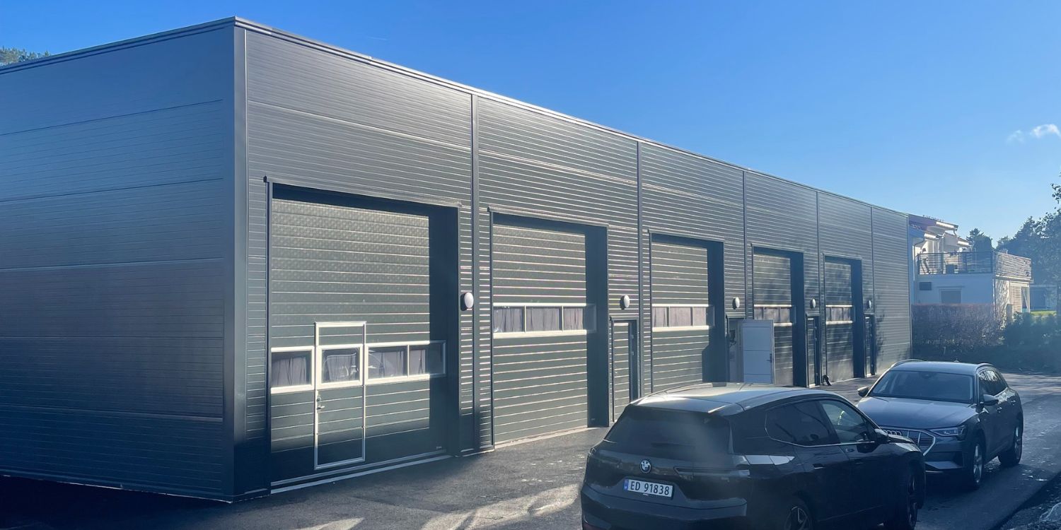 Lagerseksjonsbygg Lundekroken Heistad ferdig bygg fra siden.